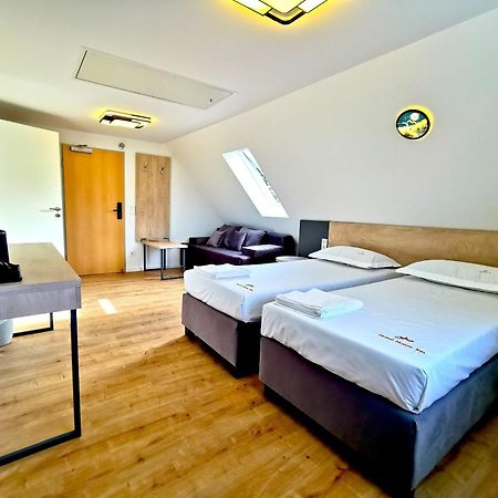 Home Inn Hotel Dormagen Esterno foto