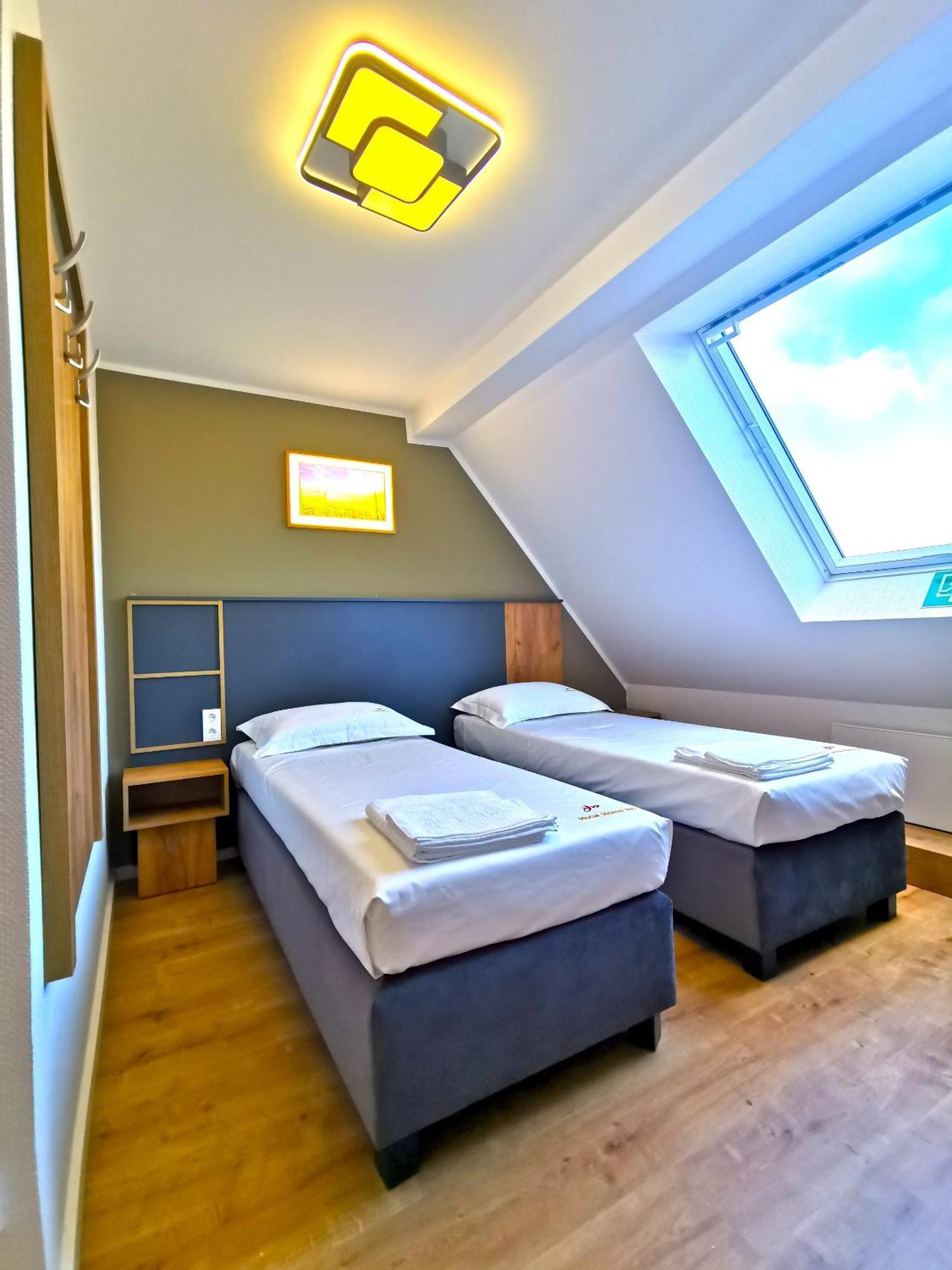 Home Inn Hotel Dormagen Esterno foto