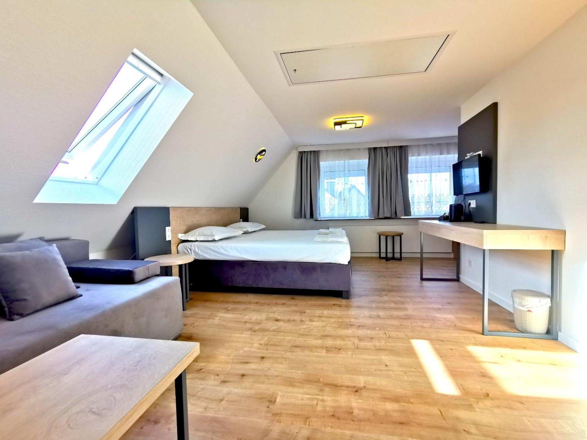 Home Inn Hotel Dormagen Esterno foto