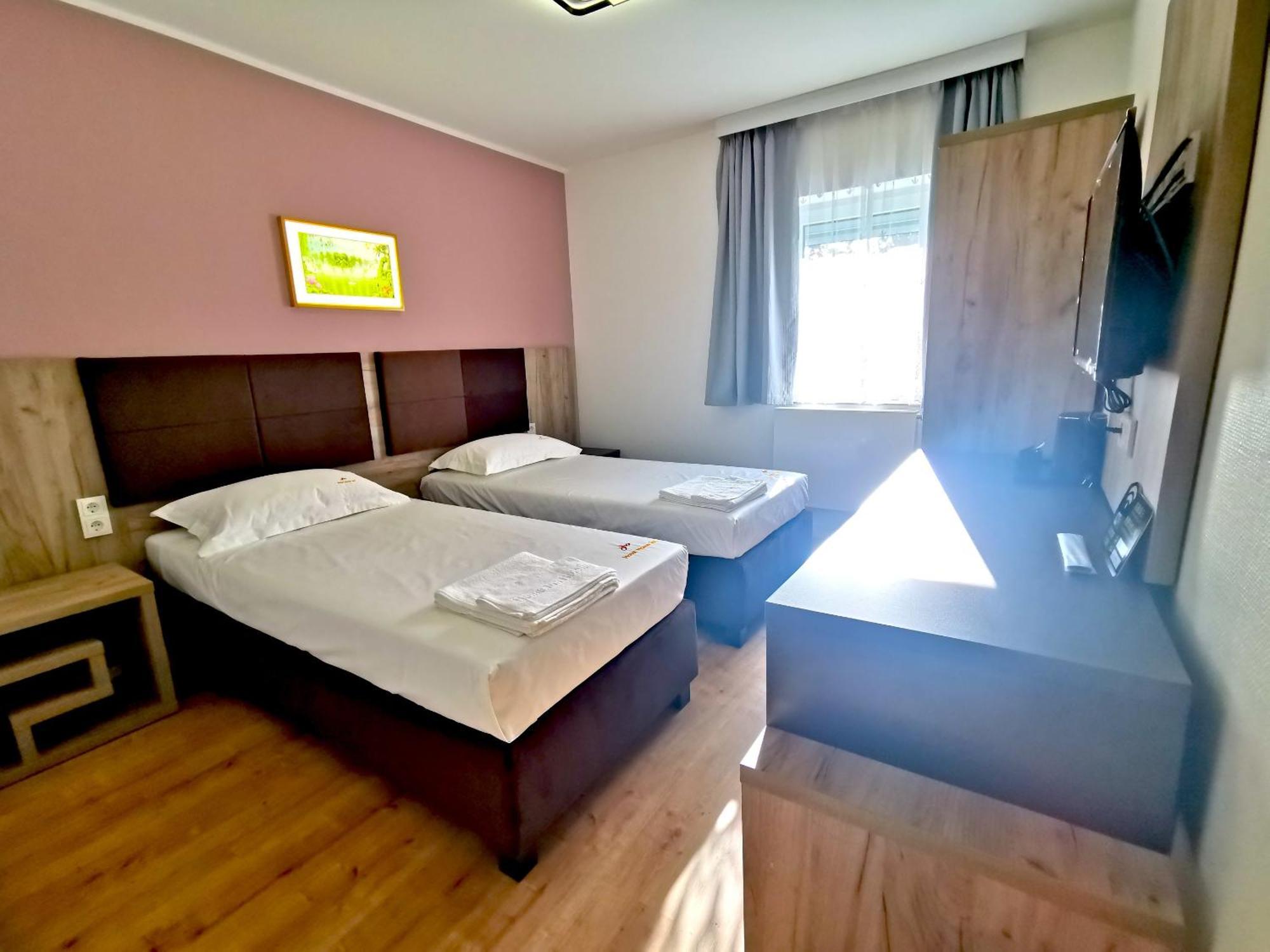 Home Inn Hotel Dormagen Esterno foto