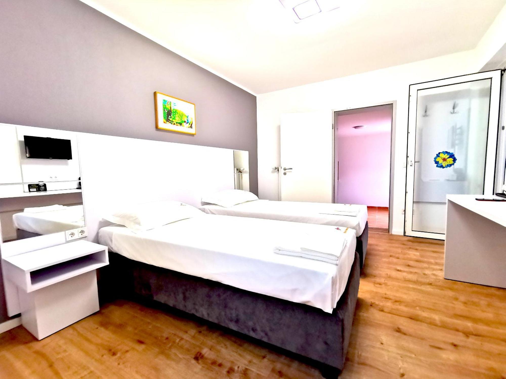 Home Inn Hotel Dormagen Esterno foto