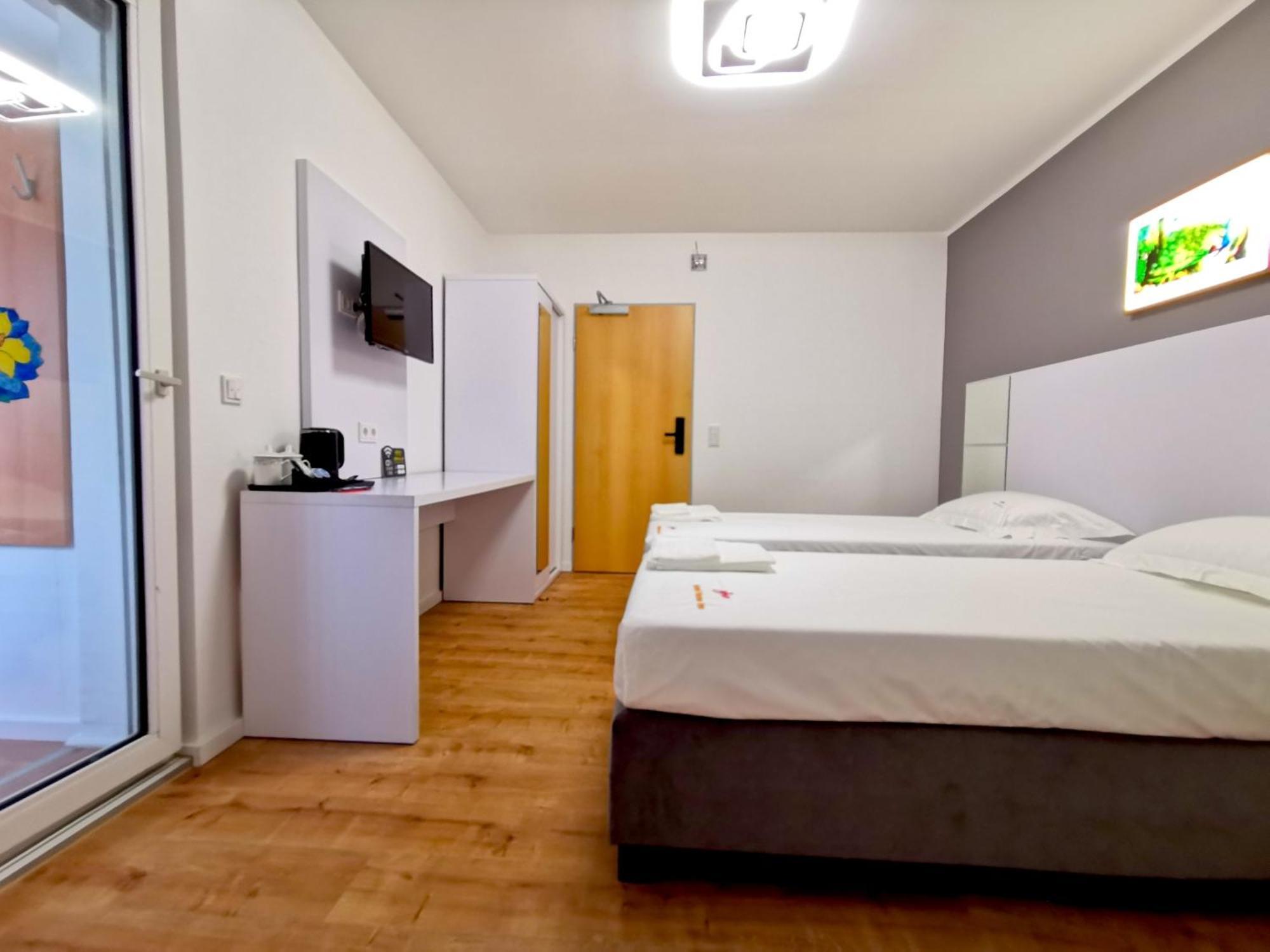 Home Inn Hotel Dormagen Esterno foto